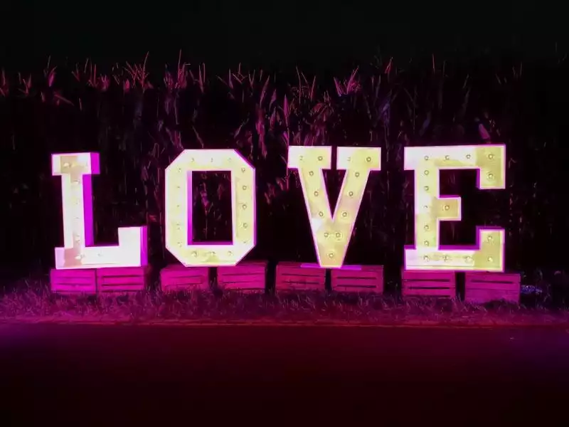 XXL Buchstaben "Love" für Hochzeit Mieten